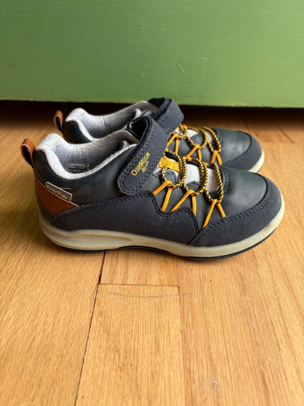 OshKosh B'gosh Everplqy Sneakers